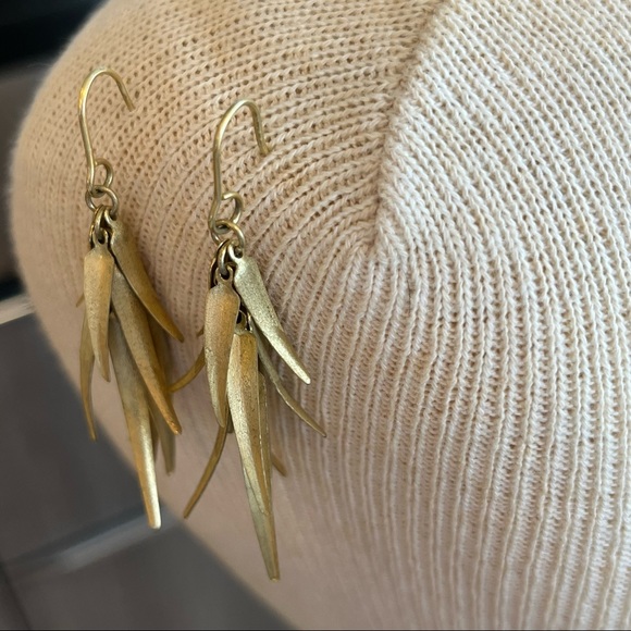 Delicate Gold Leaf Earrings - Picture 5 of 14